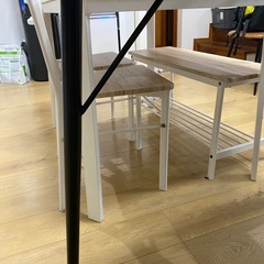 (三角)ダイニングテーブルの画像