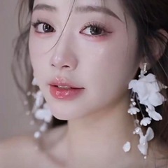 ホワイトフラワーとパールのイヤリング　ウエディング　結婚式　ブライダルの画像