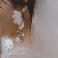 ホワイトフラワーとパールのイヤリング　ウエディング　結婚式　ブライダルの画像