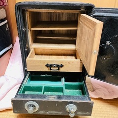 アンティーク金庫
の画像