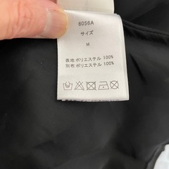 アメルジュ amerge. 2way glossy blouse 黒の画像
