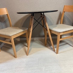 椅子とテーブルセット　の画像