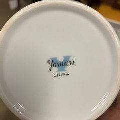 高そうなソーサーセットの画像