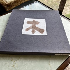 丸卓上盆　栃　天然木の画像