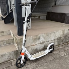折りたたみキックボードの画像