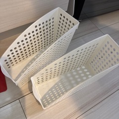 本棚　勉強　整理　デスク整理　カゴ　しゅうのう収納の画像