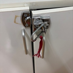 ガラス戸棚の画像