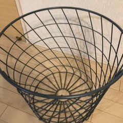 IKEA バスケットテーブル　3000円→1000円の画像