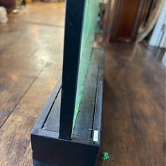 色の変わる水の仕切り壁の画像
