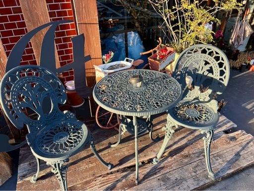 ガーデニングテーブルと椅子