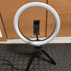 スマホスタンドリングライトの画像