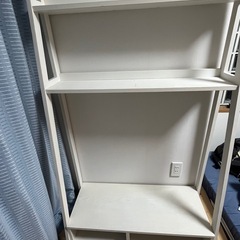 白い収納棚の画像