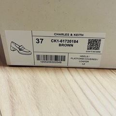  Charles & Keith 靴 ローファーパンプスの画像