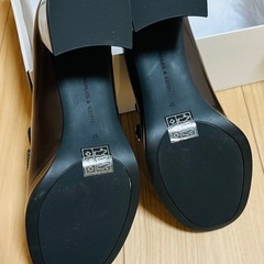  Charles & Keith 靴 ローファーパンプスの画像