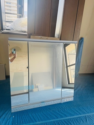 【未使用】タカラスタンダード 洗面ミラーキャビネット SCM-090M3AHYE-3 幅90cm LED・コンセント付き