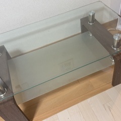 ガラステーブルの画像