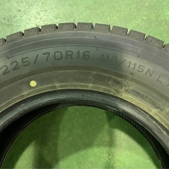 ダンロップLV01  スタッドレス　225/70R16の画像