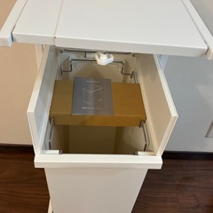 伸縮 ゴミ箱上 スチールラック とKEYUCA両開きダストボックス LL（42L）の画像