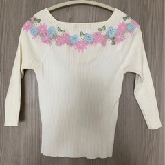 クイーンズコート　花柄トップス　七分袖の画像