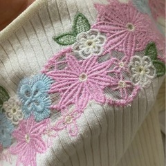クイーンズコート　花柄トップス　七分袖の画像