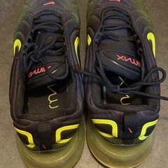 NIKE AIR MAX 720の画像