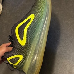 NIKE AIR MAX 720の画像