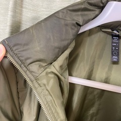 アディダス：メンズ：パデッドジャケット Mサイズ  adidas ダウンジャケット ブルゾン アディダス ジャケット 中綿 カーキの画像