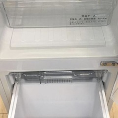 冷蔵庫【配達無料お届け設置出来ます💫都内近郊🚚】✨人気のHisense製❄️自動霜取り機能付❄️✨除菌クリーニング済の極美品✨他にも冷蔵庫.洗濯機.電子レンジ.オーブン電子レンジ.炊飯器.テーブル&椅子.机&チェアー.ベット&マットレス.ドレッサーなど多種多様な美品が有ります✨お気軽にお問い合わせ下さい💫の画像