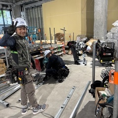 経験者の正社員募集！入社祝金10万円！高層ビルの内装工、軽鉄工　ボード工の画像
