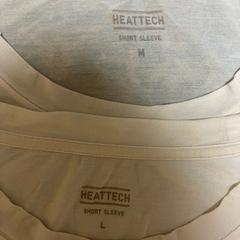GU コットンクルーネックT 2着（Mサイズ）、UNIQLO HEATTECH 2着（M、Lサイズ）の画像