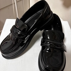 女の子　革靴の画像