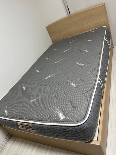 【受け渡し者決定済】収納付きセミダブルベッド