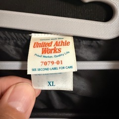 United Athle Works ブラックジャンパー XLの画像