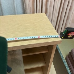 食器棚（カラーボックス素材です、引戸はガラス）の画像
