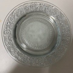 ガラスの皿の画像
