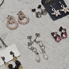 ピアス 13点 まとめ売り フープ イミテーションパール ラインストーン ビーズの画像