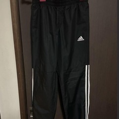 adidas
の画像
