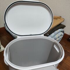 ゴミ箱の画像
