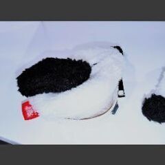 ふわふわもこもこ・チャックの開閉が スムーズ  【スヌーピー　ポーチ　2個セット】  非売品  新品未使用  ・鍵・ワイヤレスイヤホン・小銭入れ等に  ・マスカラが入るぐらいの幅です  【切手シール（本物の切手では無い）】  ・新品未使用  ・色褪せ、破れ、折れ　無し　美品の画像