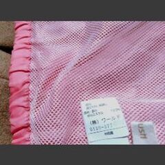 ◆【ウインドブレーカー　120cm　美品】 女の子用　　  ・サーモンピンクに近い  ・長袖ウインドブレーカー　120cm  ・素材：ポリウレタン100%  ・色褪せ・毛玉・破れ・汚れ　⇒　無し  ・非常に美品・良品です。の画像