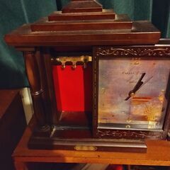 アンティーク時計。中開きます。の画像