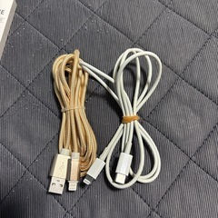 iPhone14plus用ケース2個レンズフィルム１個充電ケーブルにほん2本の画像