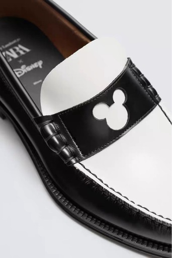 ZARA ミッキーマウス ローファー即完売‼️ Disney ⭐️26.5新品未使用 ZARA ミッキーマウス ローファー即完売‼️ Disney ⭐️26.5新品未使用