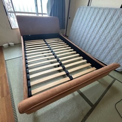 ベッドフレームの画像