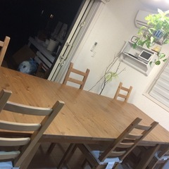 ダイニングテーブルの画像