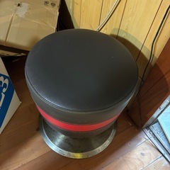 黒イスの画像
