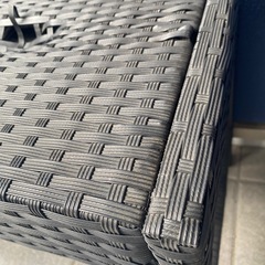 屋外用ベンチ　座面に破れありの画像