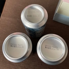 ハイボールとボックスティッシュの画像