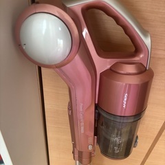 可愛い色の充電式掃除機！の画像