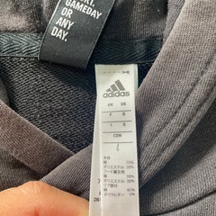adidas パーカーの画像